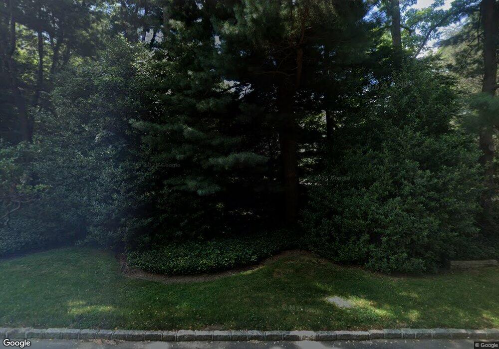 5 Tibbits Ln, Port Washington, NY 11050 - photo 1