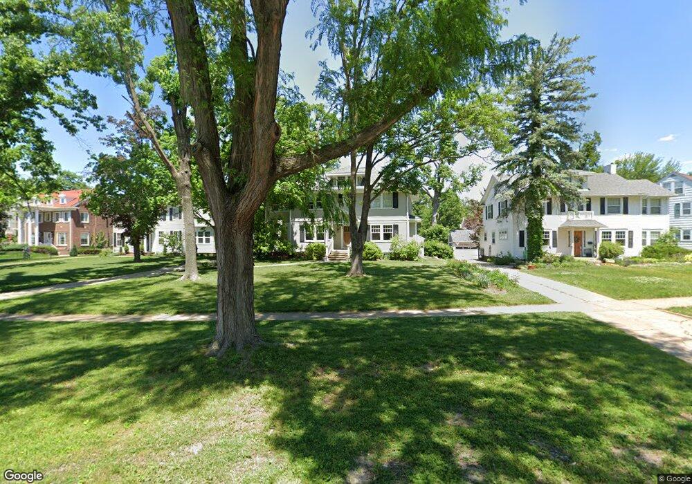 2418 Grande Ave SE, Cedar Rapids, IA 52403 - photo 1