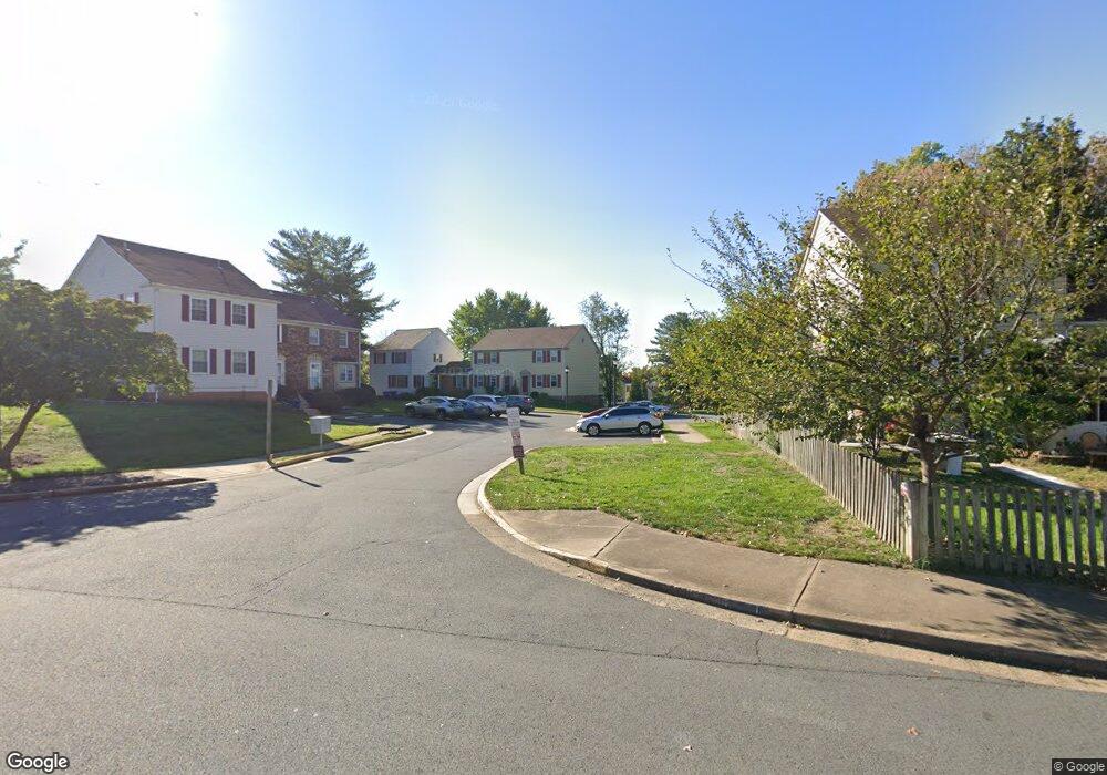 711 Hemlock Ct, Herndon, VA 20170 - photo 1