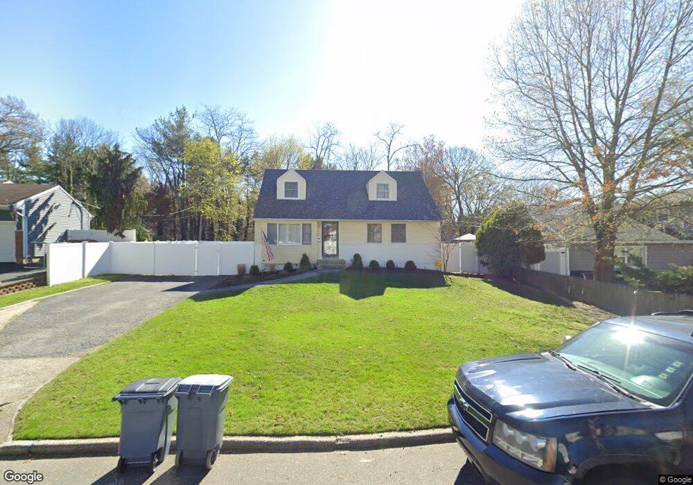 31 Apple Ln, ComMacK, NY 11725 - photo 1