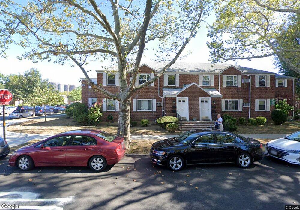 74-1 255th St unit G-2, Glen Oaks, NY 11004 - photo 1