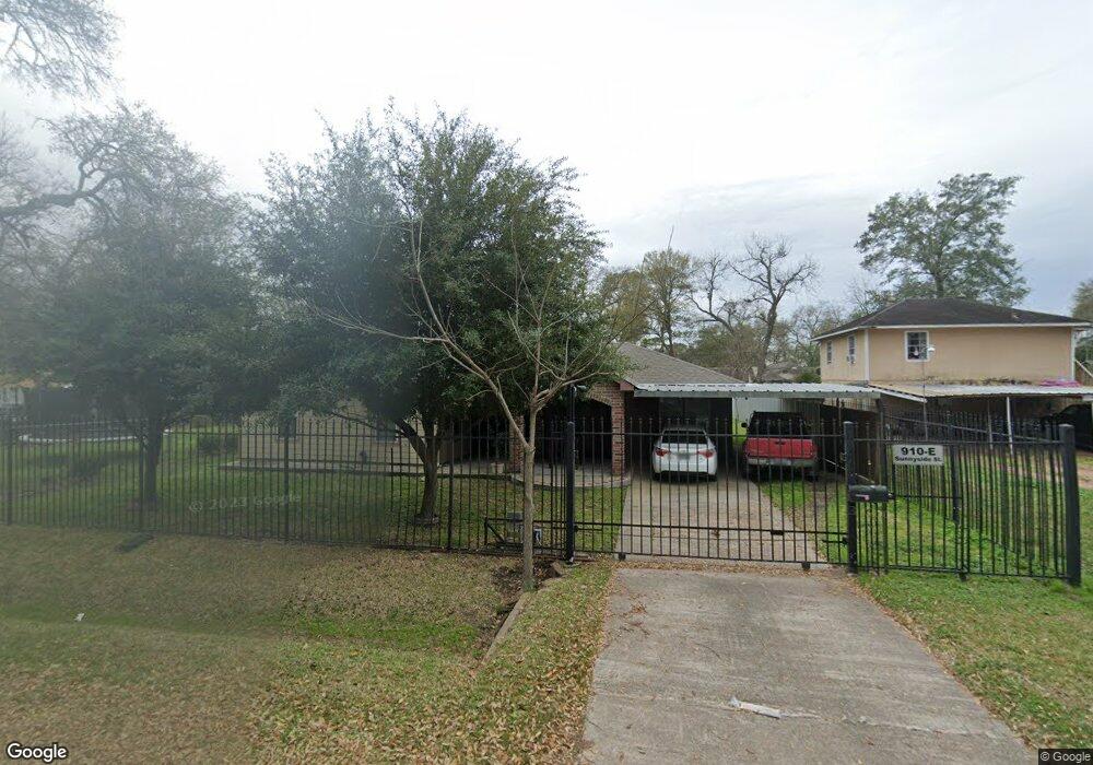 910 E Sunnyside St, Houston, TX 77076 - photo 1