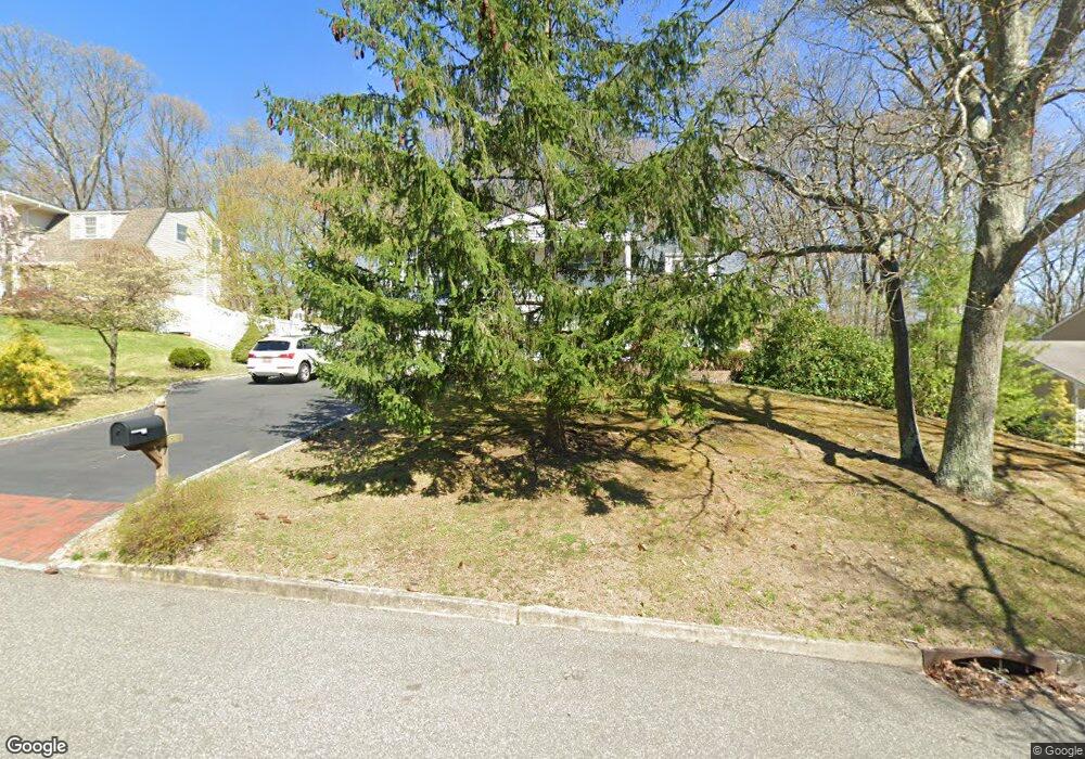 7 Harris Ct, ComMacK, NY 11725 - photo 1