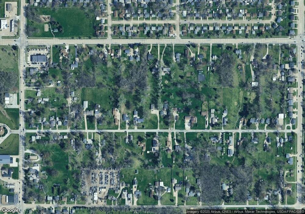 2010 W 51st St, Davenport, IA 52806 - photo 1