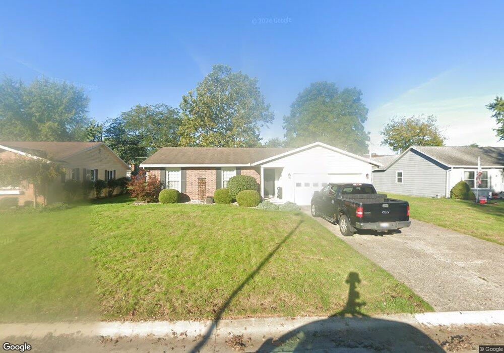 121 Phillips Dr, Wapakoneta, OH 45895 - photo 1