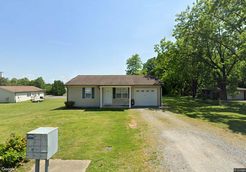 2323 5th Ave SW, Hickory, NC 28602 - photo 1