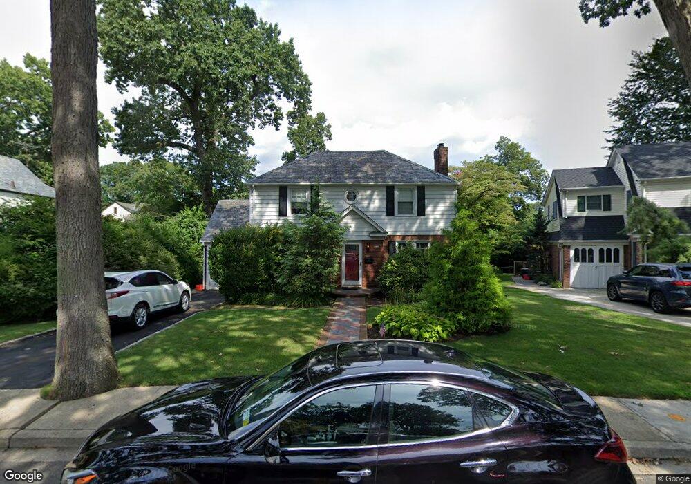 15 Parkwold Dr E, Valley Stream, NY 11580 - photo 1