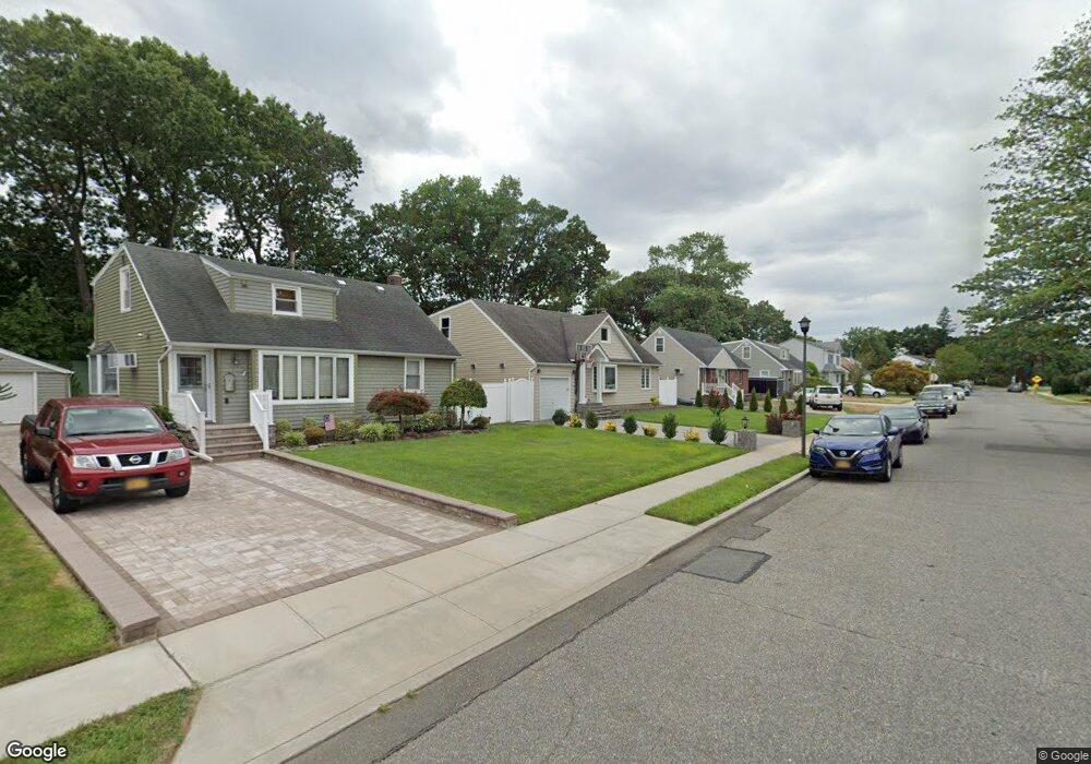 964 Southern Dr, Franklin Square, NY 11010 - photo 1