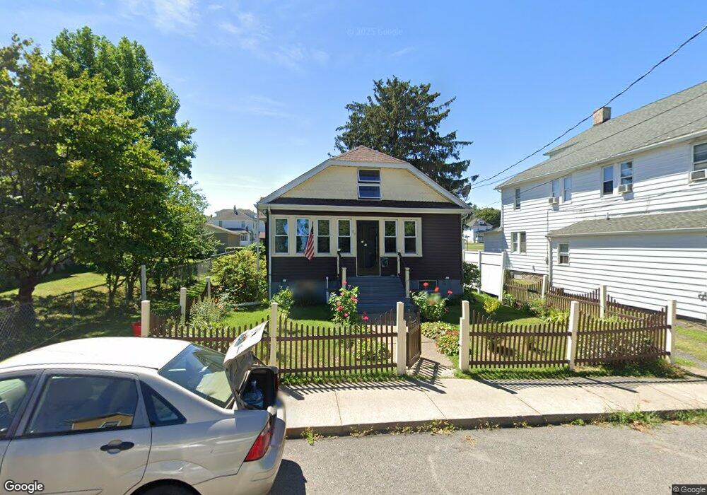 713 W Grove St, Taylor, PA 18517 - photo 1