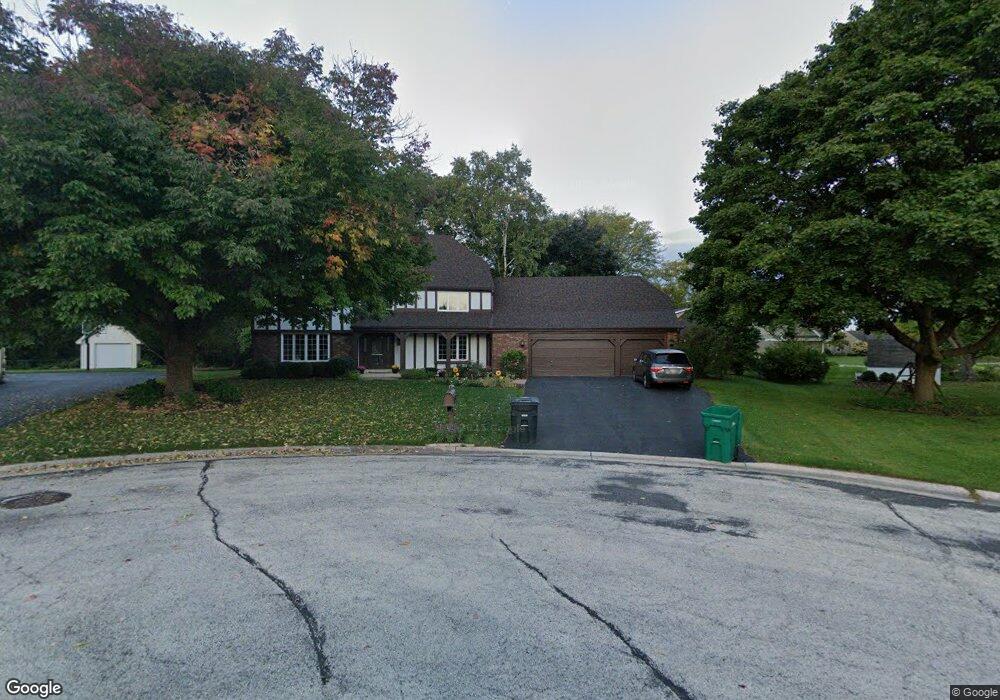 W162N8223 Tamarack Ct, Menomonee Falls, WI 53051 - photo 1