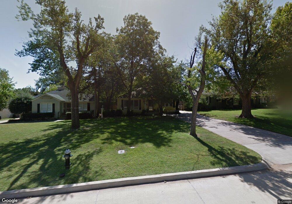 1110 Marlboro Ln, Nichols Hills, OK 73116 - photo 1