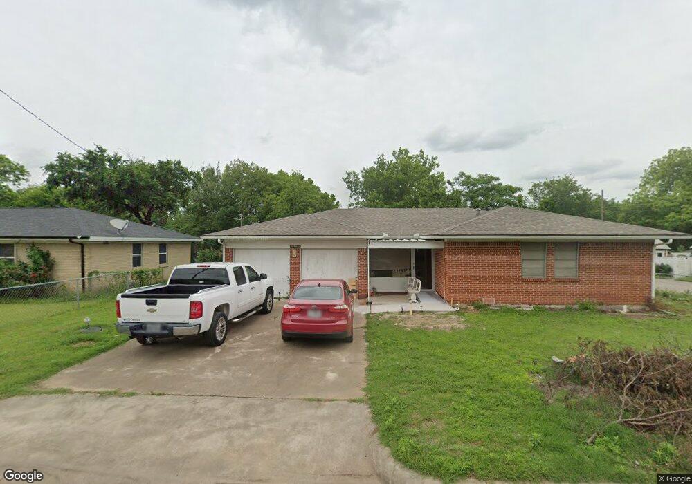 722 N Robinson St, Cleburne, TX 76031 - photo 1