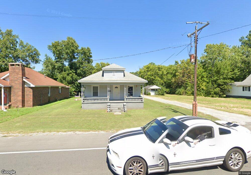 716 W Poplar St, Harrisburg, IL 62946 - photo 1