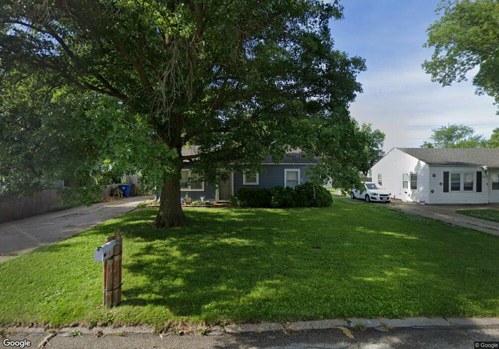 2615 W 68th St, Davenport, IA 52806 - photo 1