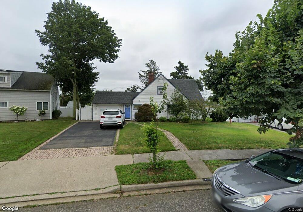 77 Chimney Ln, Levittown, NY 11756 - photo 1