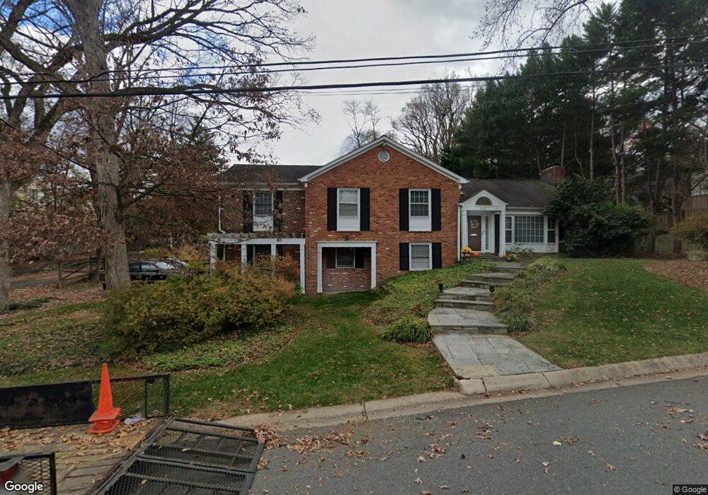 9013 Spring Hill Ln, Chevy Chase, MD 20815 - photo 1