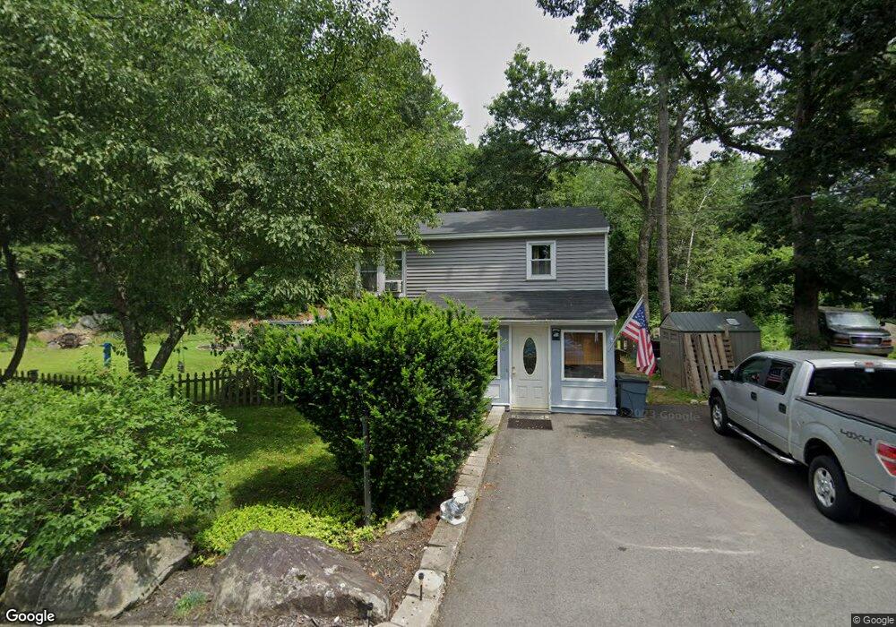 11 Hilda Ave, Derry, NH 03038 - photo 1