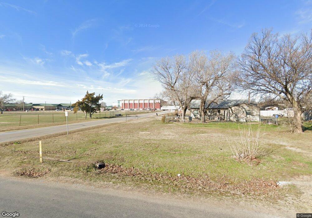 105 W G Ave, Cache, OK 73527 - photo 1