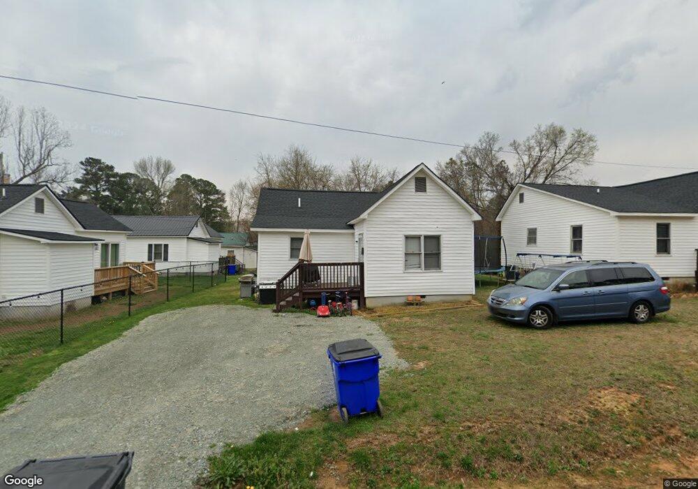 610 Hill St, Siler City, NC 27344 - photo 1