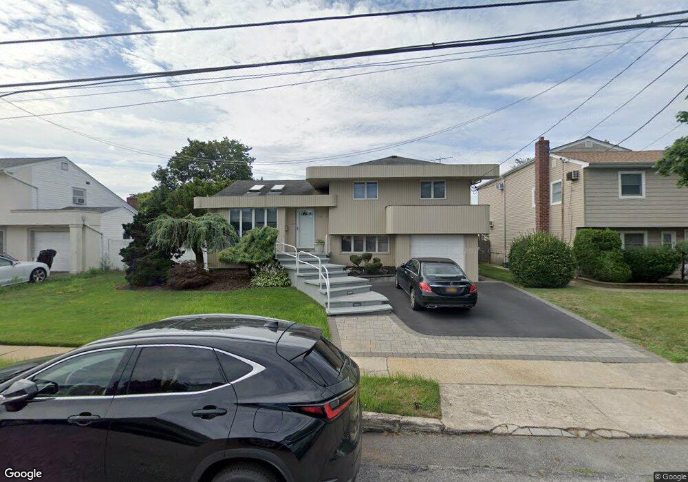 2482 Walters Ct, Bellmore, NY 11710 - photo 1