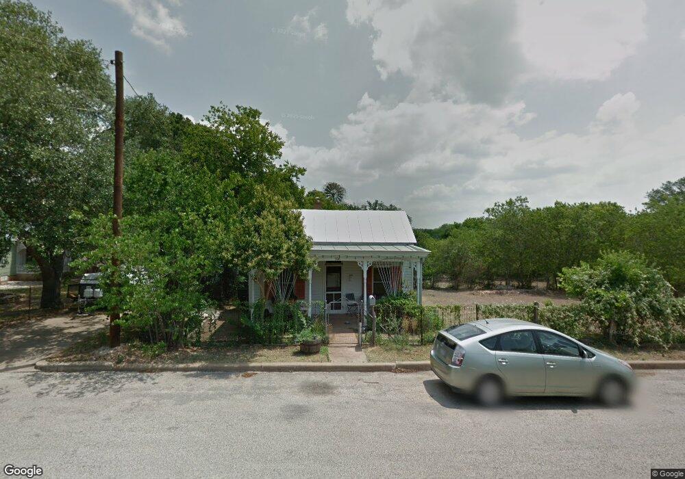 508 W Schubert St, Fredericksburg, TX 78624 - photo 1