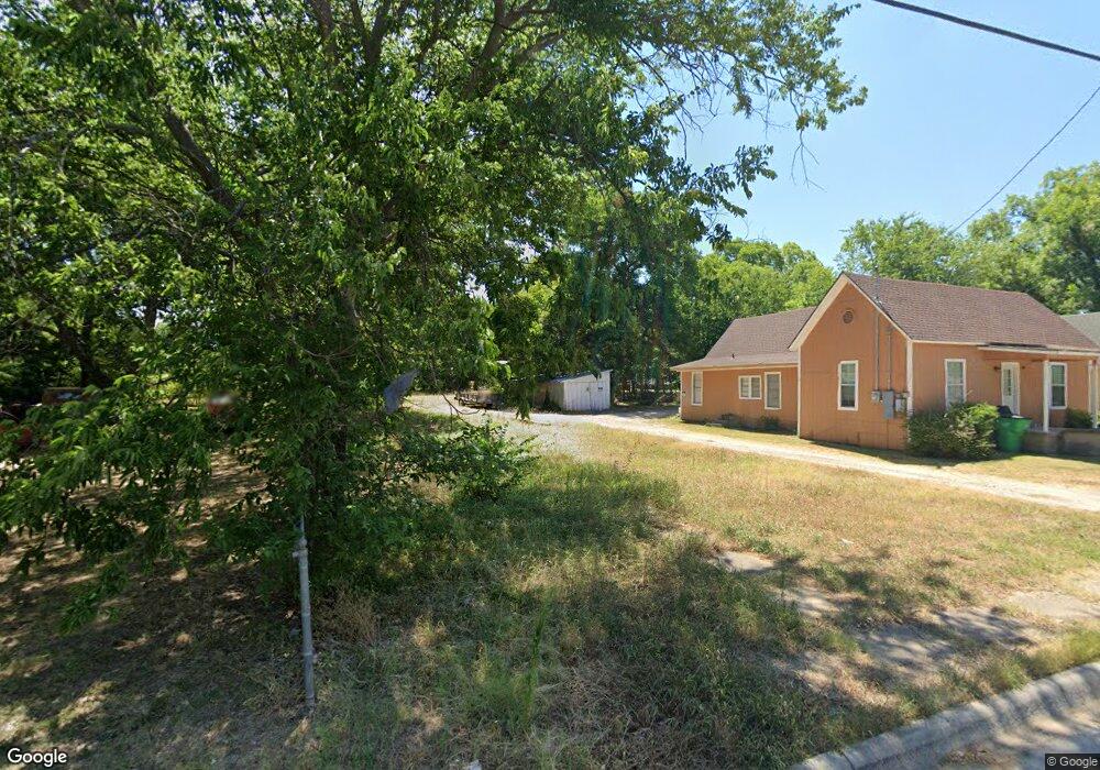 318 N Taylor St, Gainesville, TX 76240 - photo 1