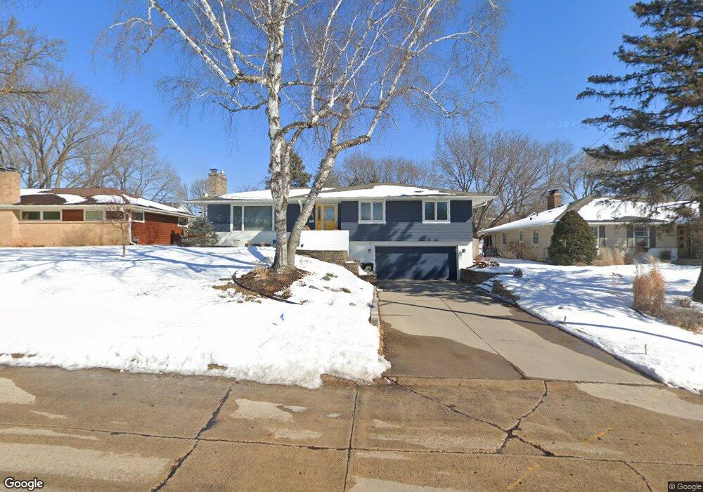 5172 Abercrombie Dr, Edina, MN 55439 - photo 1