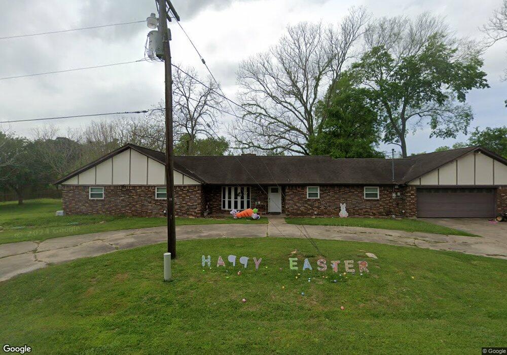 32 Nueces St, Bay City, TX 77414 - photo 1