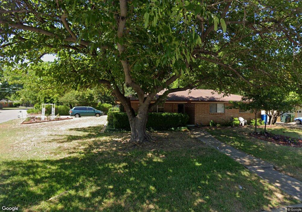 628 W Redbud Dr, Hurst, TX 76053 - photo 1