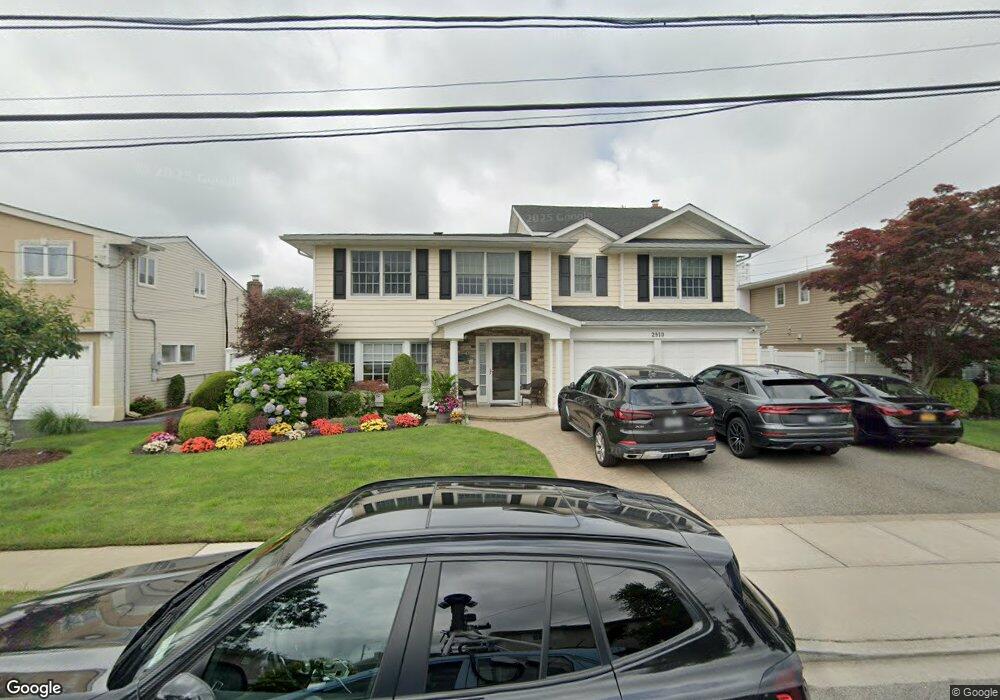 2910 Preston Ln, Merrick, NY 11566 - photo 1