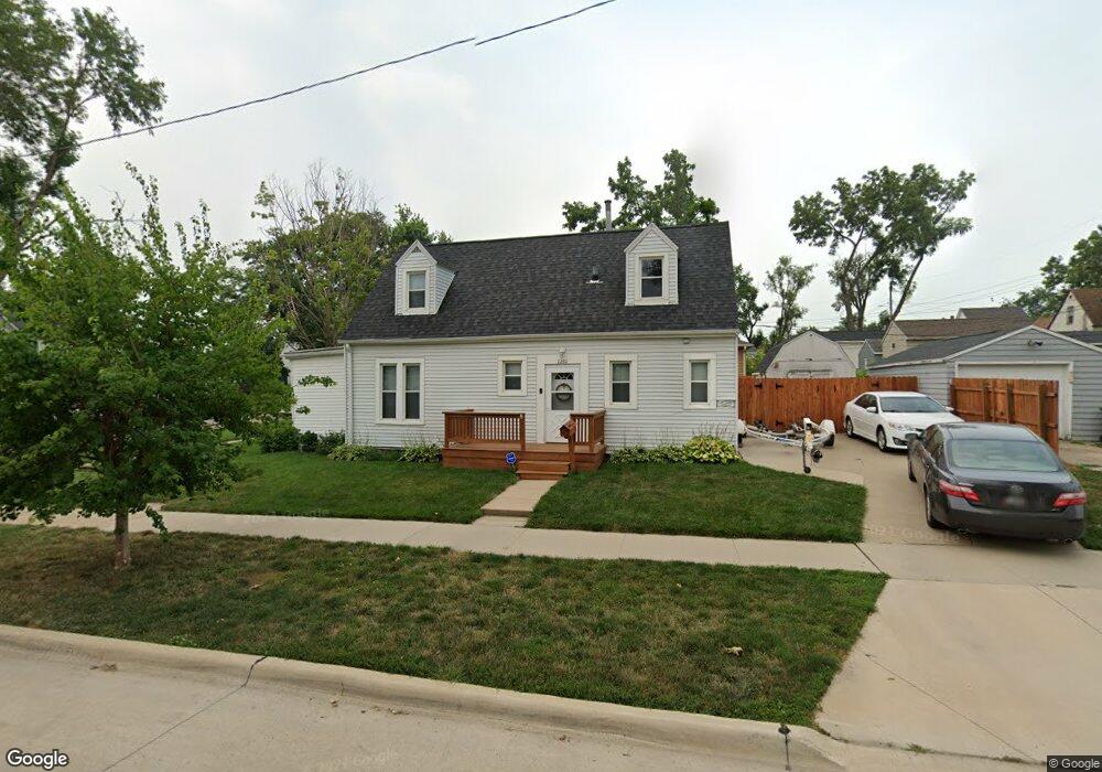 1201 B Ave NW, Cedar Rapids, IA 52405 - photo 1