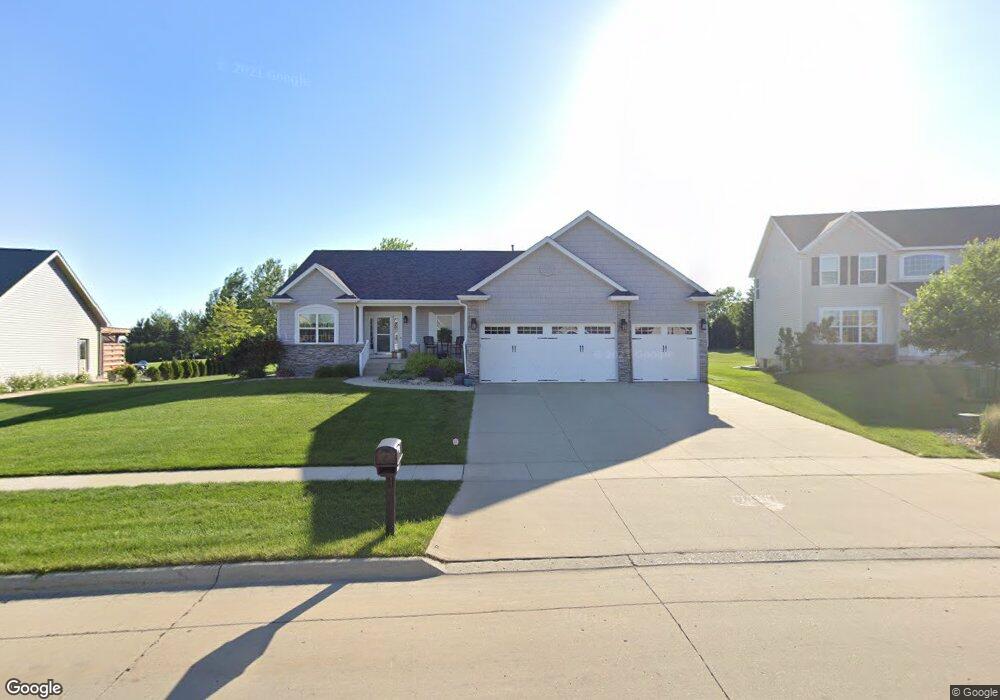 1611 Quail Ridge Rd, Cedar Falls, IA 50613 - photo 1