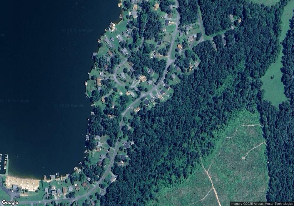 549 S Lakeshore Dr, Louisa, VA 23093 - photo 1