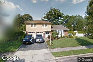 41 Nottingham Rd, New Hyde Park, NY 11040