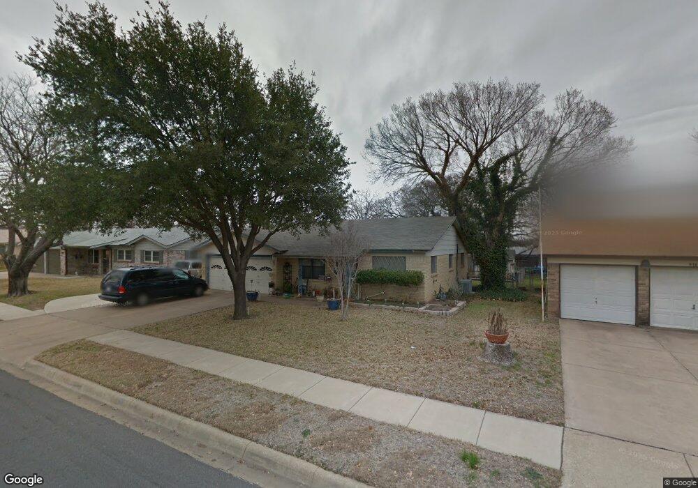 916 Russell Ln, Bedford, TX 76022 - photo 1