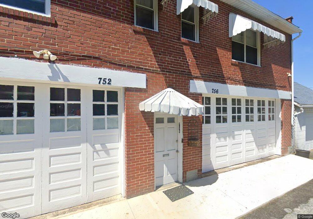 756 Maple St, Whitehall, PA 18052 - photo 1