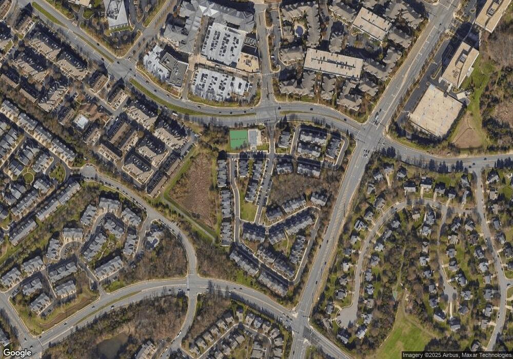 2376 Woodland Pond Ln, Herndon, VA 20171 - photo 1