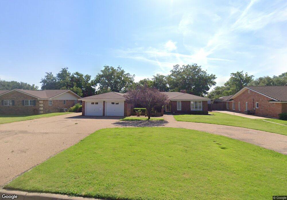1302 Canyon St, Plainview, TX 79072 - photo 1