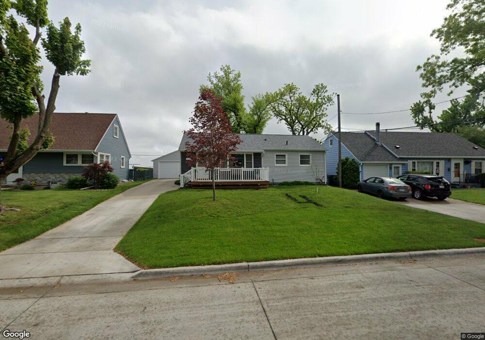 1225 20th St SW, Cedar Rapids, IA 52404 - photo 1