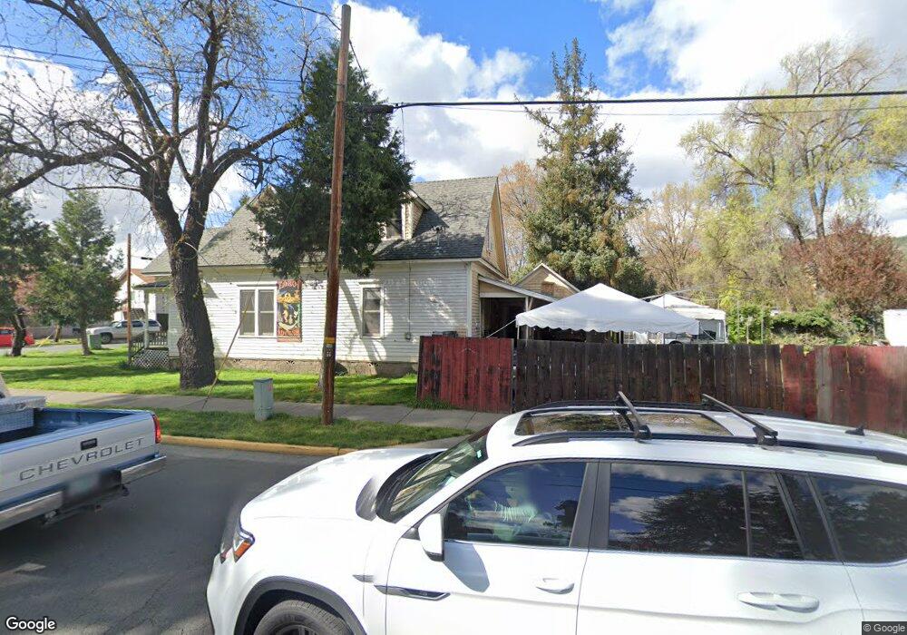 701 NE 8th St, Grants Pass, OR 97526 - photo 1