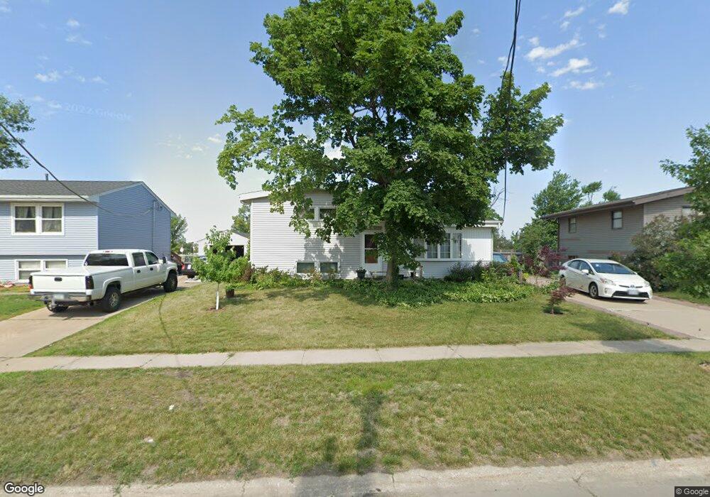 2100 Lauren Dr SW, Cedar Rapids, IA 52404 - photo 1