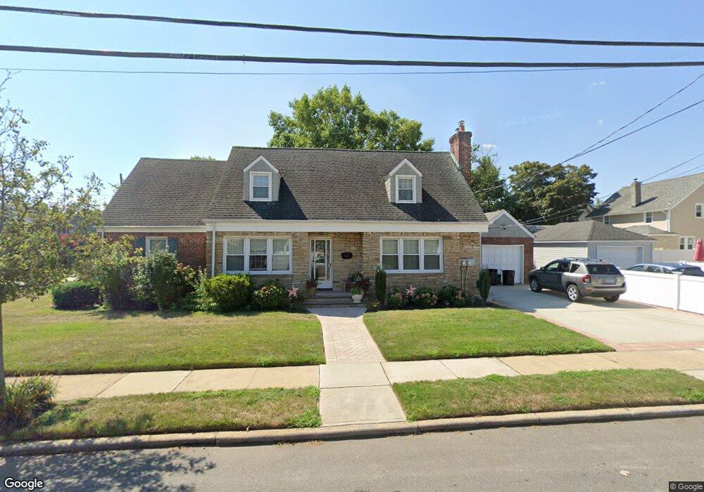 264 Sherman St, Lynbrook, NY 11563 - photo 1