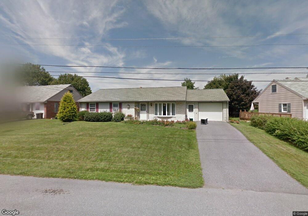 827 Walnut St, New Holland, PA 17557 - photo 1