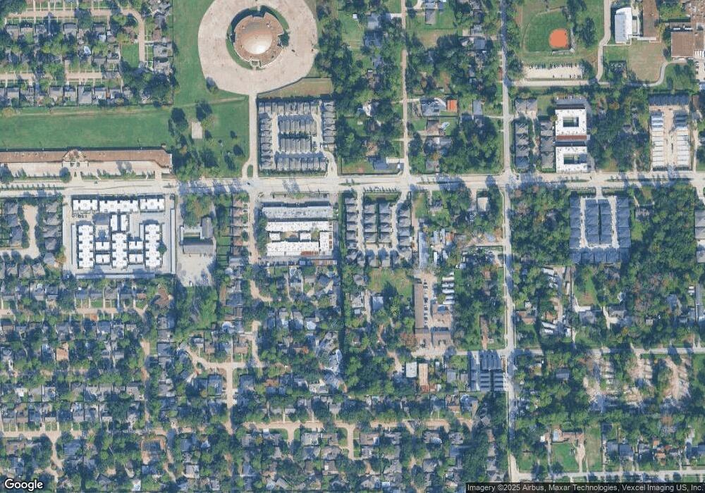 5107 W Lacey Garden Loop, Houston, TX 77018 - photo 1