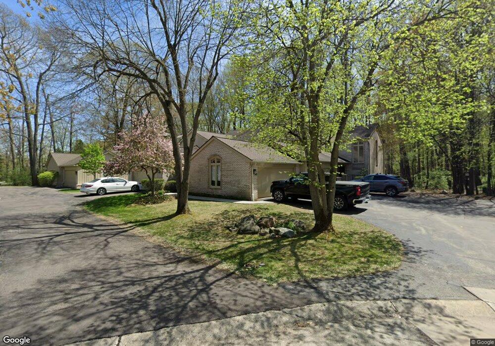 1304 Forestglen Ct, Bloomfield Hills, MI 48304 - photo 1