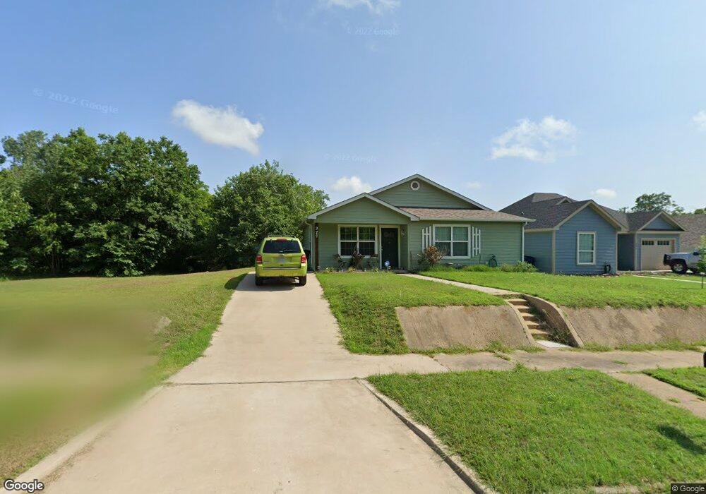 327 W Bond St, Denison, TX 75020 - photo 1