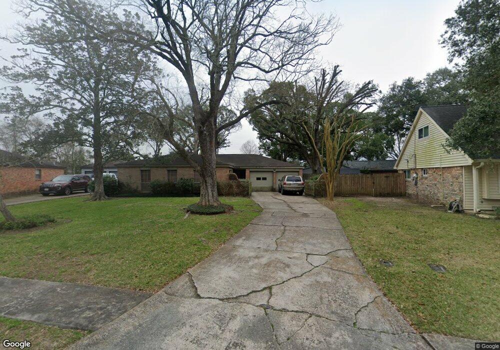 1515 Bayou Dr, Alvin, TX 77511 - photo 1