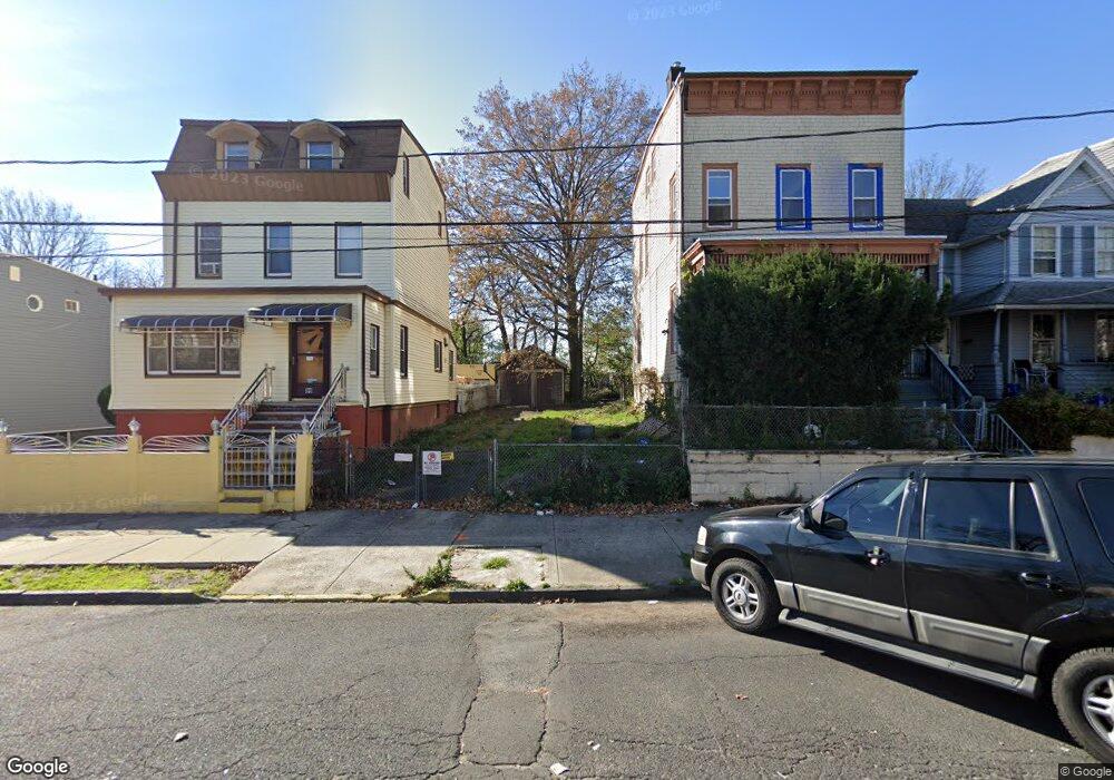 91 Pearsall Ave unit 1, Jersey City, NJ 07305 - photo 1