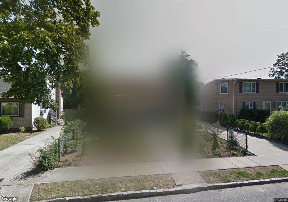 60 Pleasantview Ct, Copiague, NY 11726 - photo 1