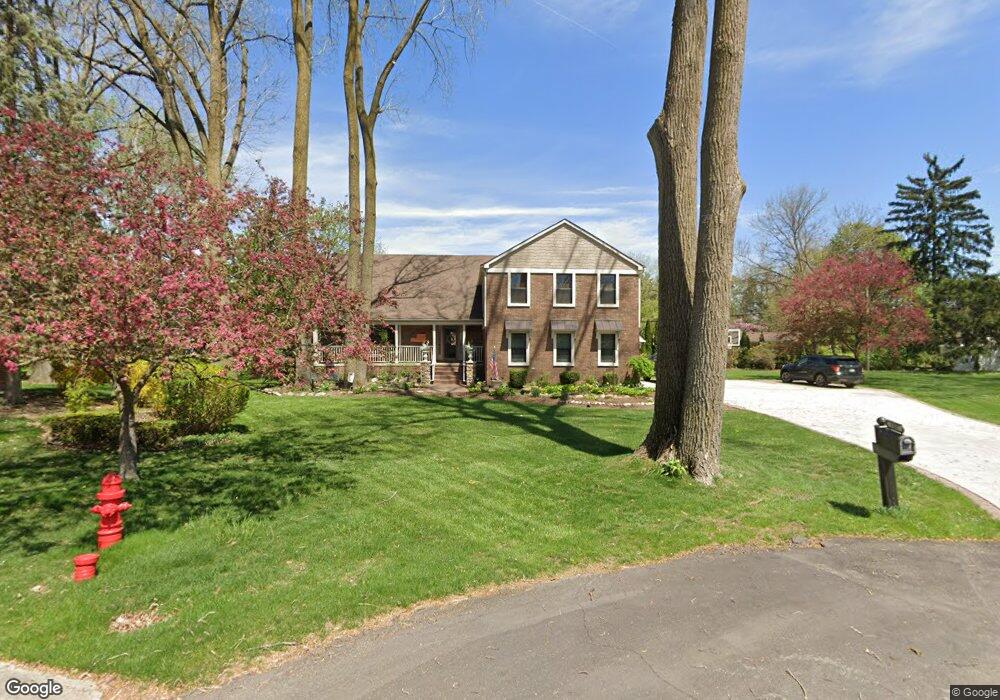 1337 Ashover Ct, Bloomfield Hills, MI 48304 - photo 1
